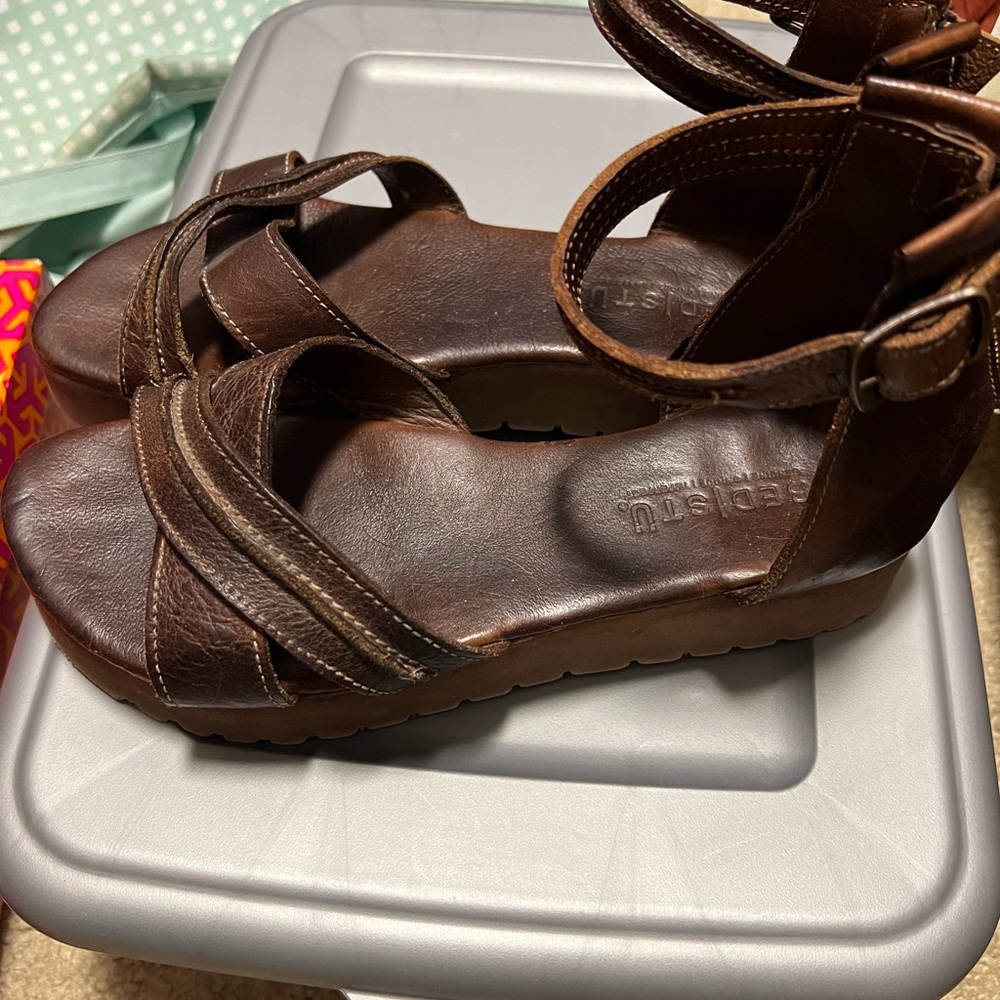 Dark brown Bed Stu sandals. - Picture 5 of 5